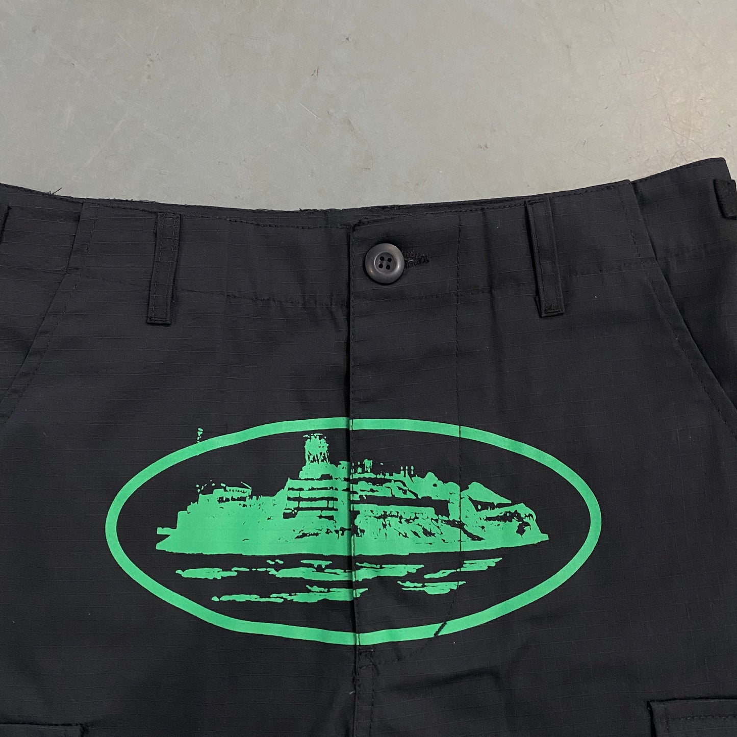 CORTEIZ BLACK/GREEN CARGO SHORTS