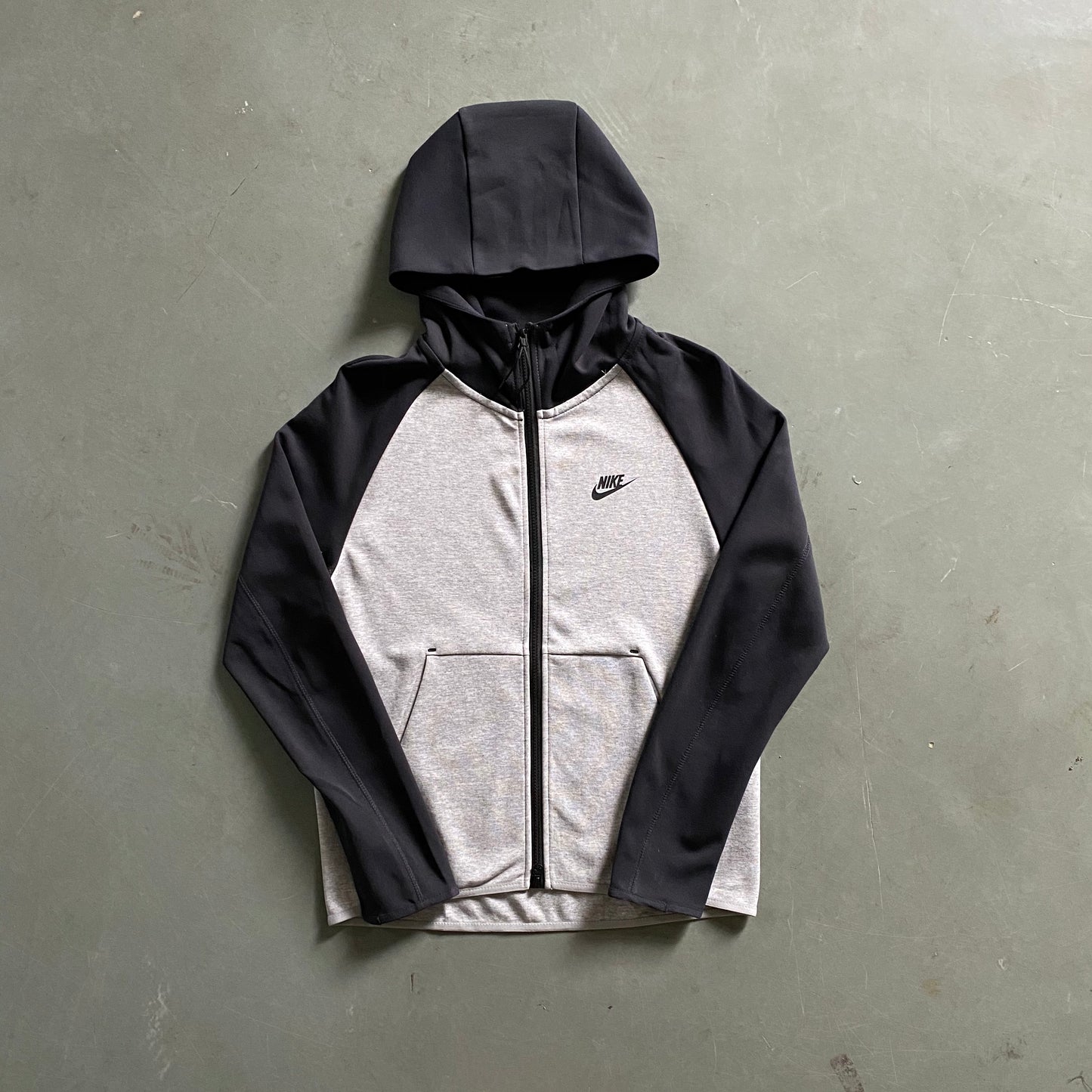 BLACK & LIGHT GREY NIKE TECH FLEECE
