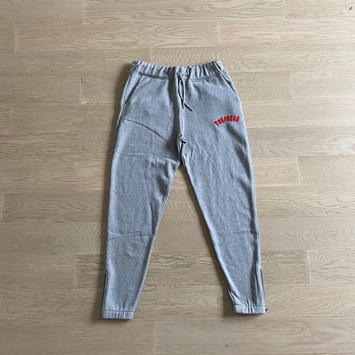 ARCH TRAPSTAR GREY/RED TRACKSUIT