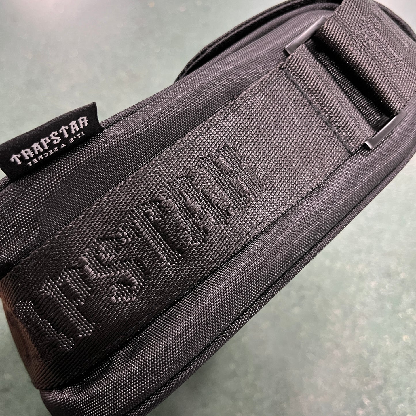 TRAPSTAR BLACK BAG