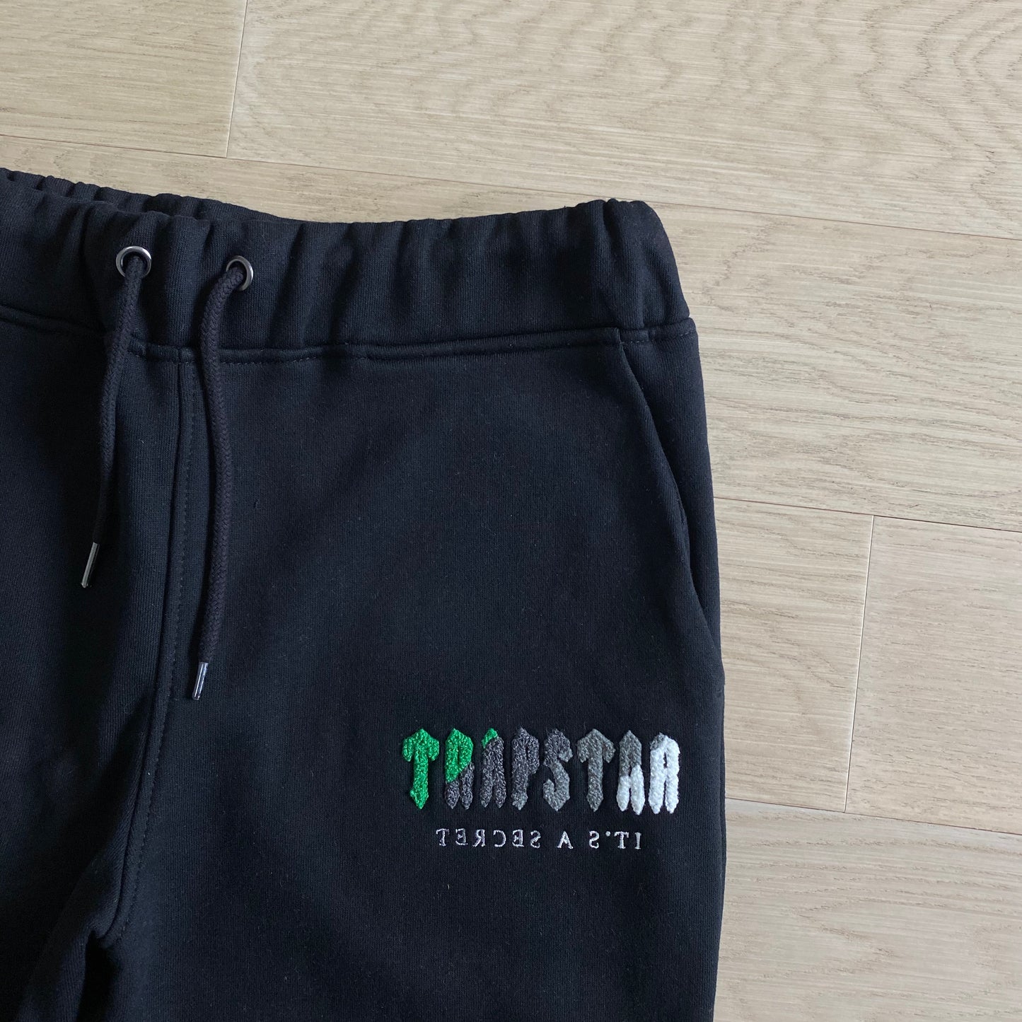 TRAPSTAR BLACK/GREEN TRACKSUIT 2.0