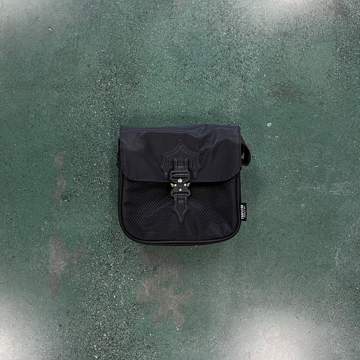 TRAPSTAR BLACK BAG