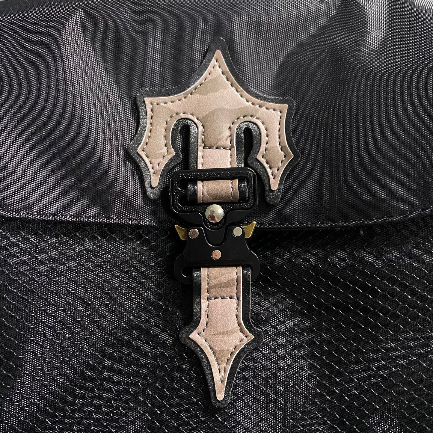 TRAPSTAR BLACK/TIGER BAG