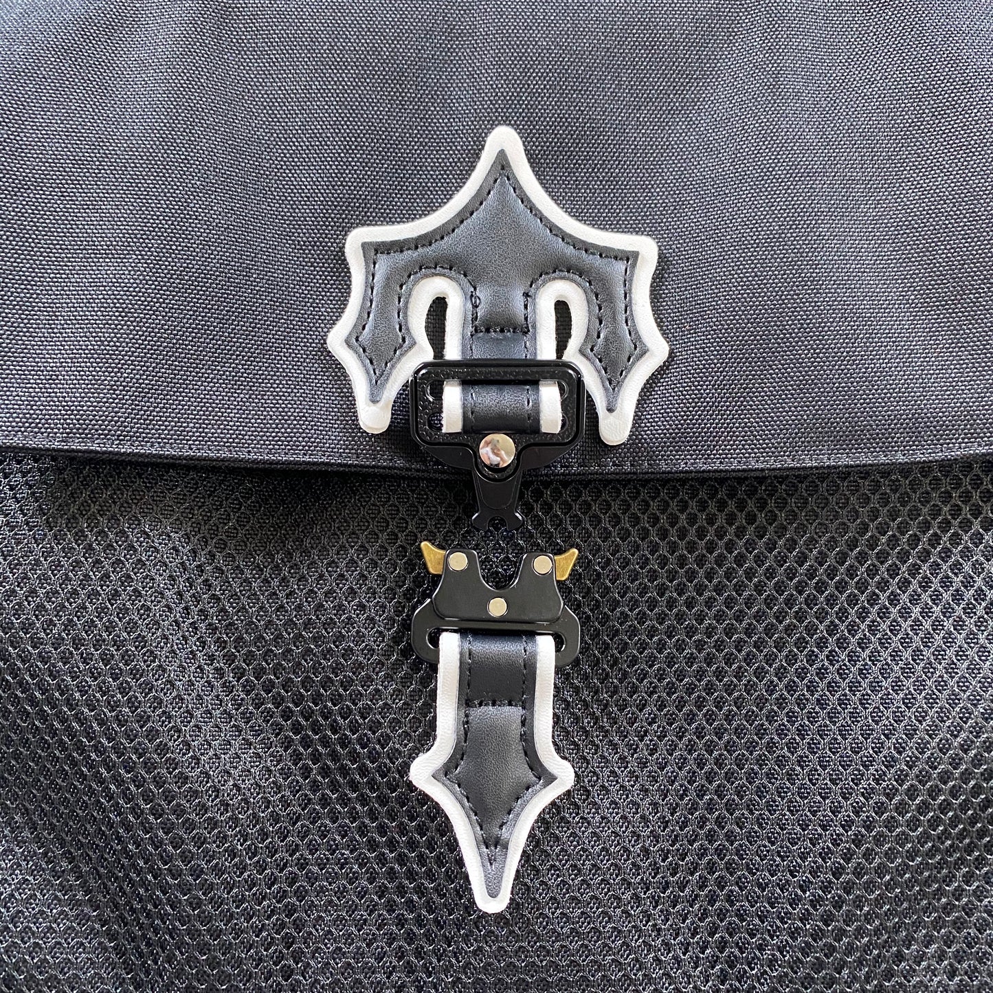 TRAPSTAR BLACK/WHITE BAG