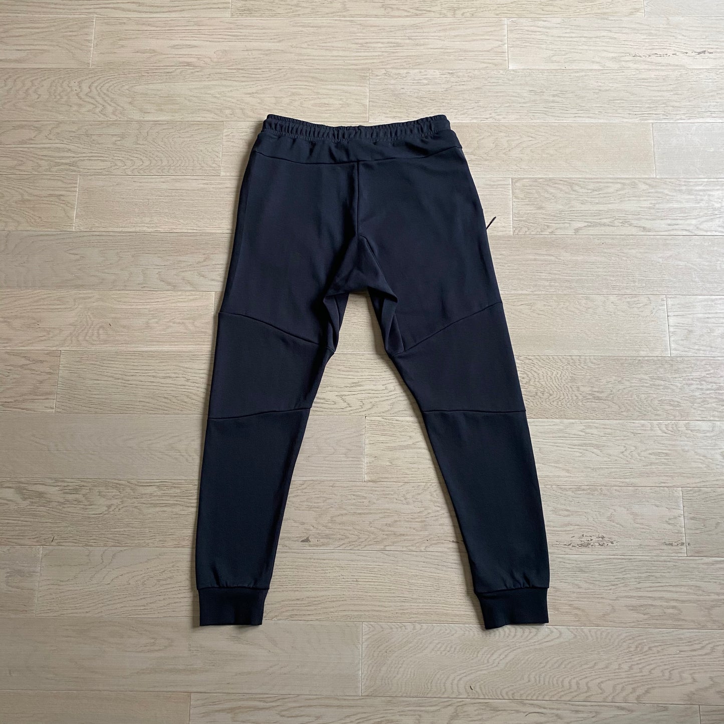 OLD SEASON BLACK NIKE TECH FLEECE
