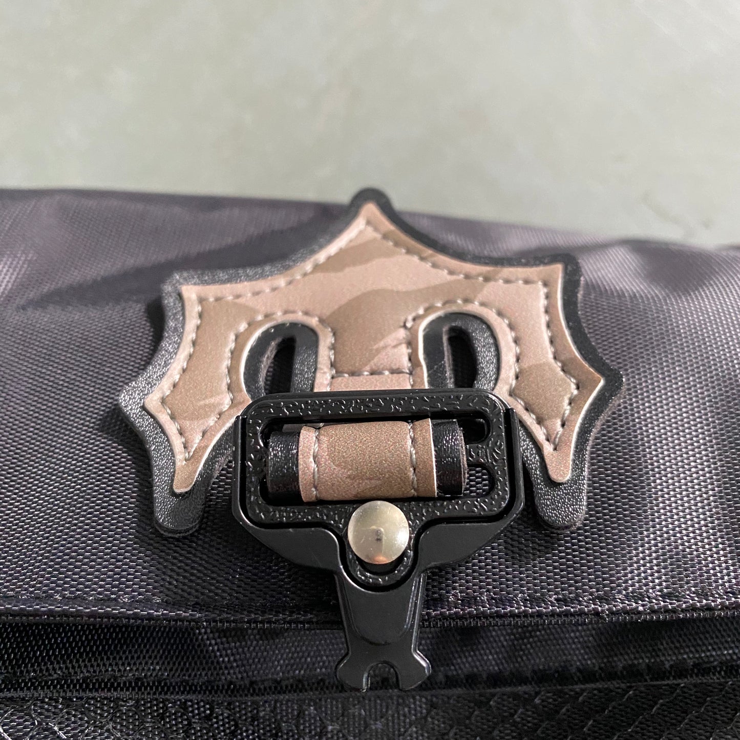 TRAPSTAR BLACK/TIGER BAG