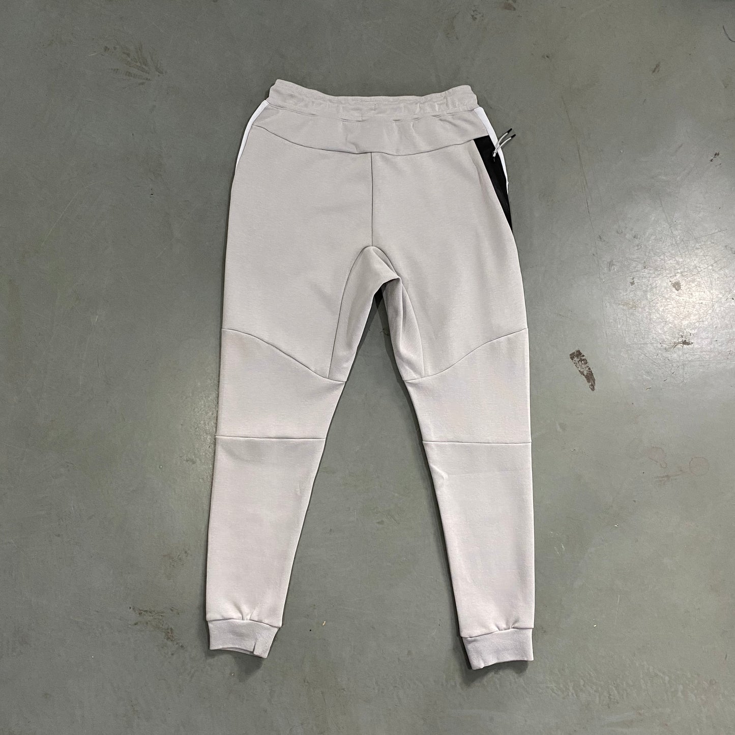 PLATINUM GREY NIKE TECH FLEECE