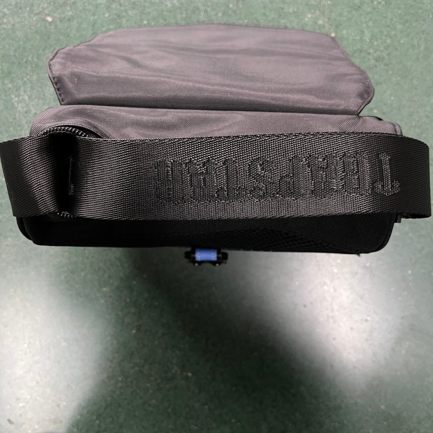 TRAPSTAR BLACK/BLUE BAG