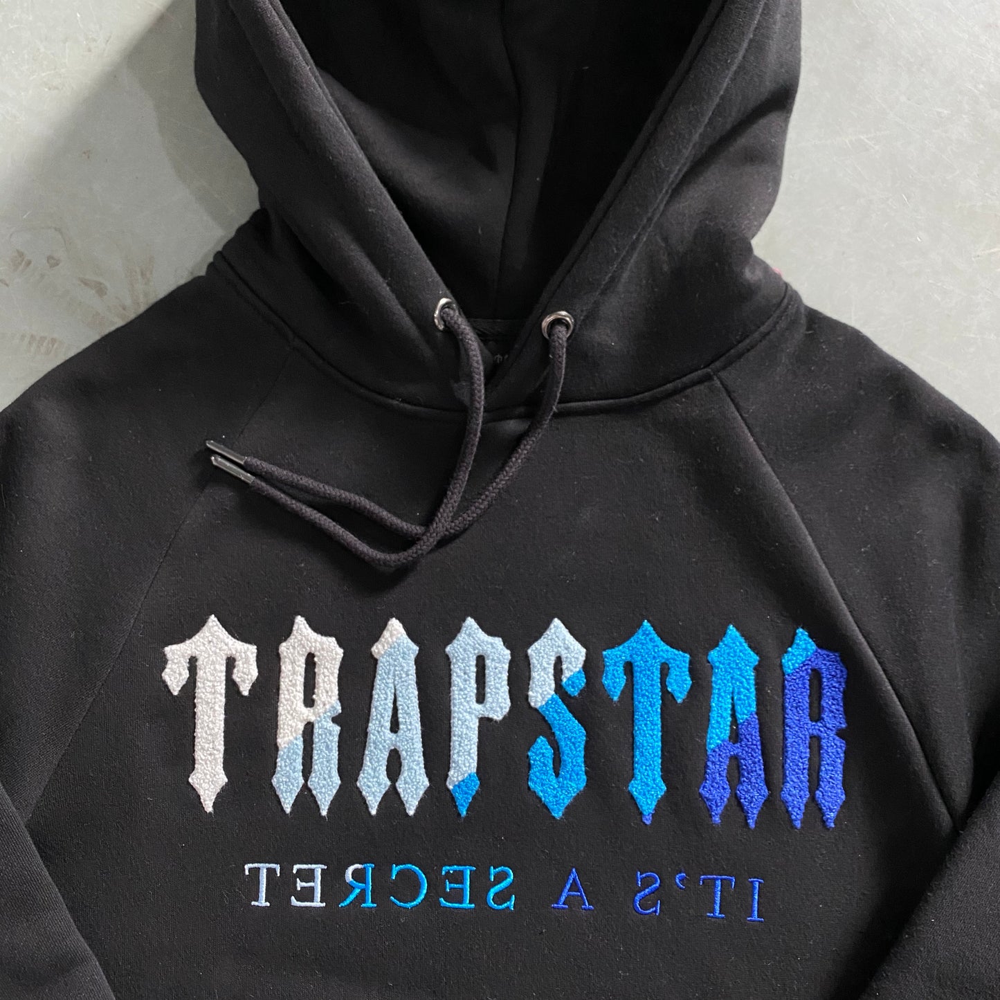 CHENILLE TRAPSTAR BLACK/BLUE TRACKSUIT 1.0