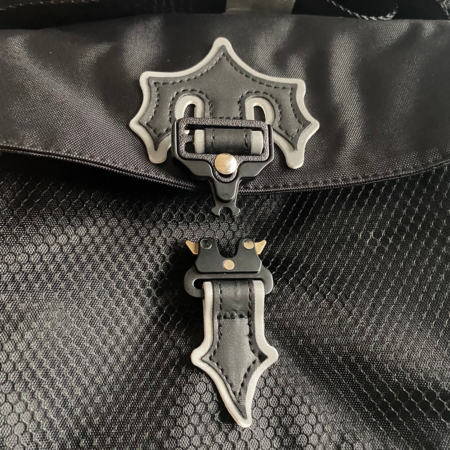 TRAPSTAR BLACK/REFLECTIVE BAG