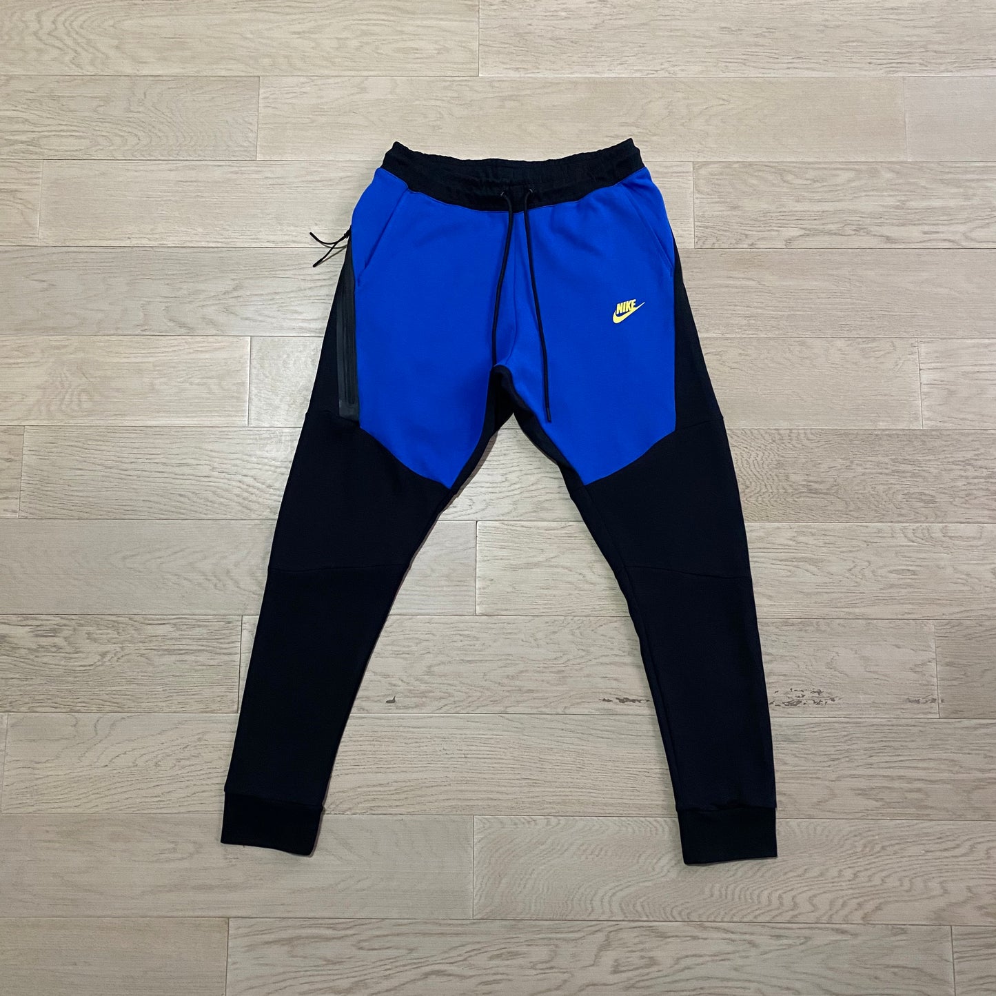 BLACK & BLUE NIKE TECH FLEECE