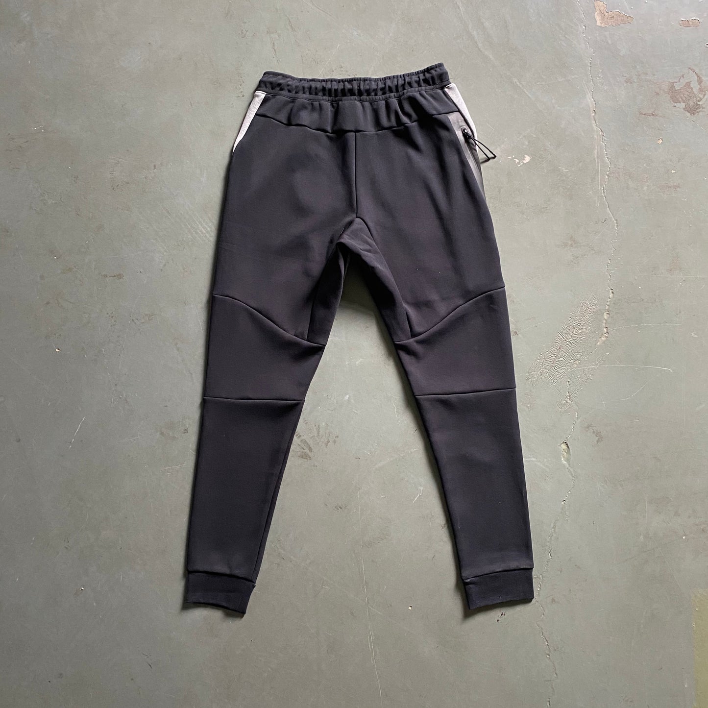 BLACK & LIGHT GREY NIKE TECH FLEECE