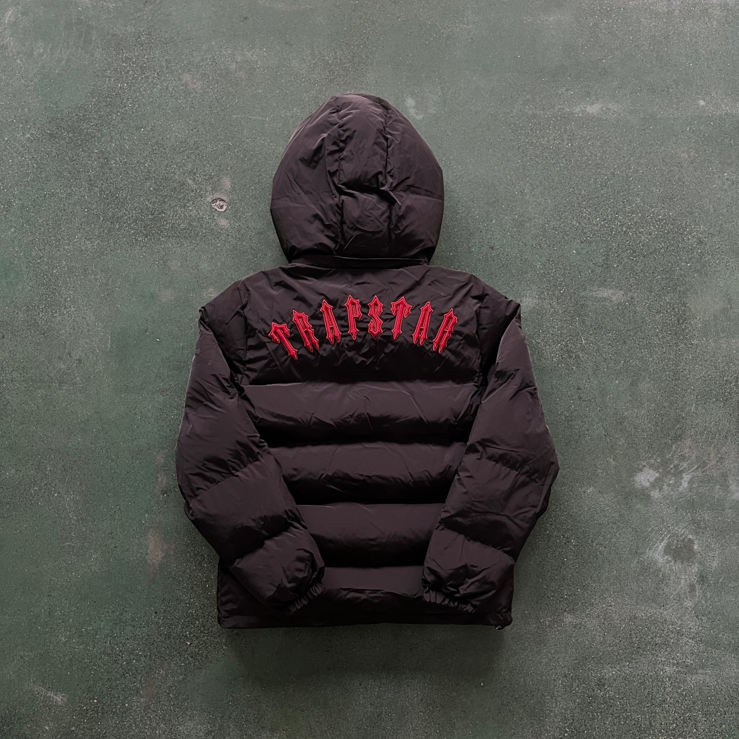 TRAPSTAR HOODED PUFFER JACKET - BLACK RED