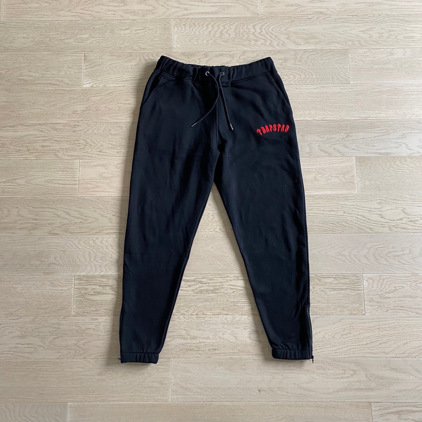 ARCH TRAPSTAR BLACK/RED TRACKSUIT