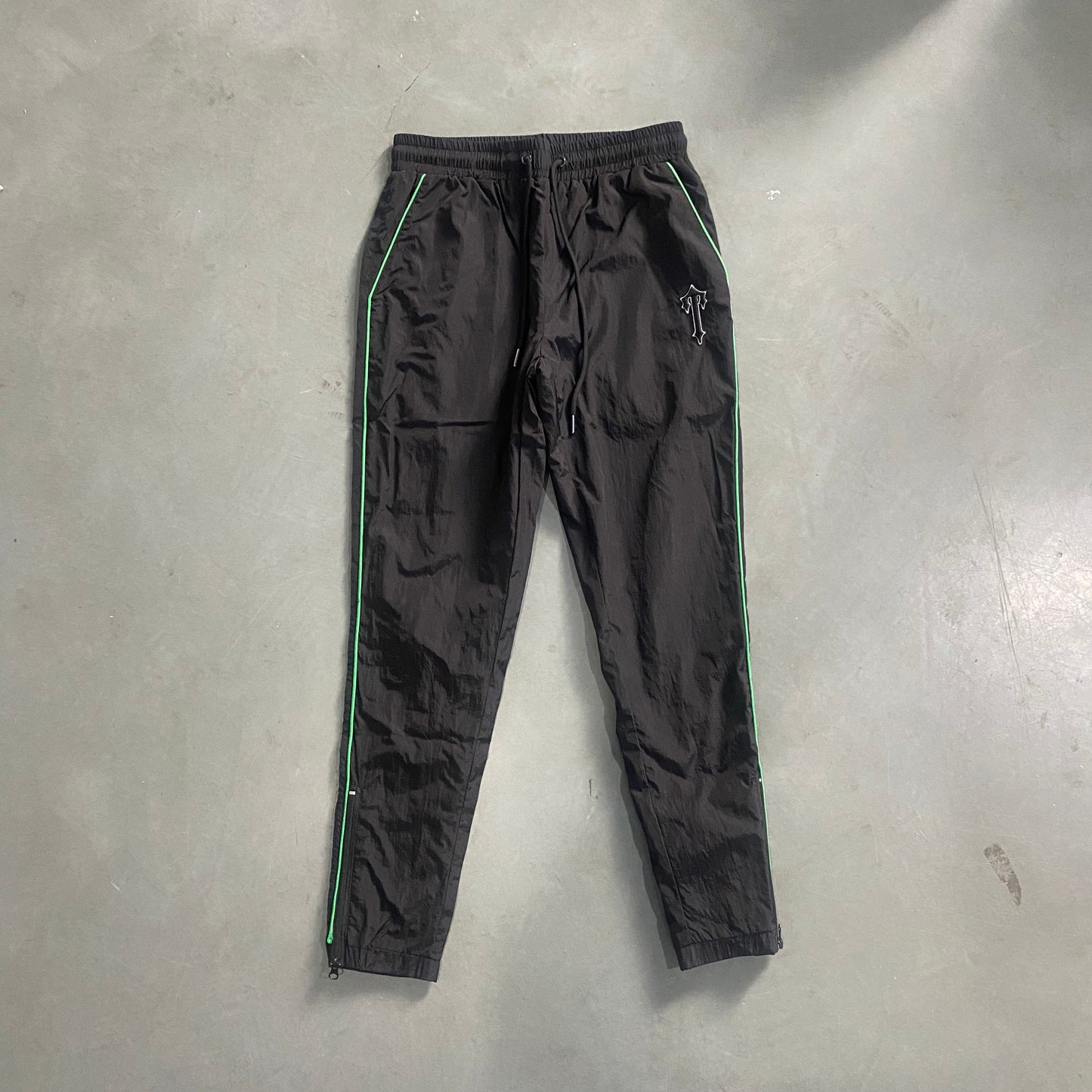 ARCH BLACK/GREEN SHELLSUIT