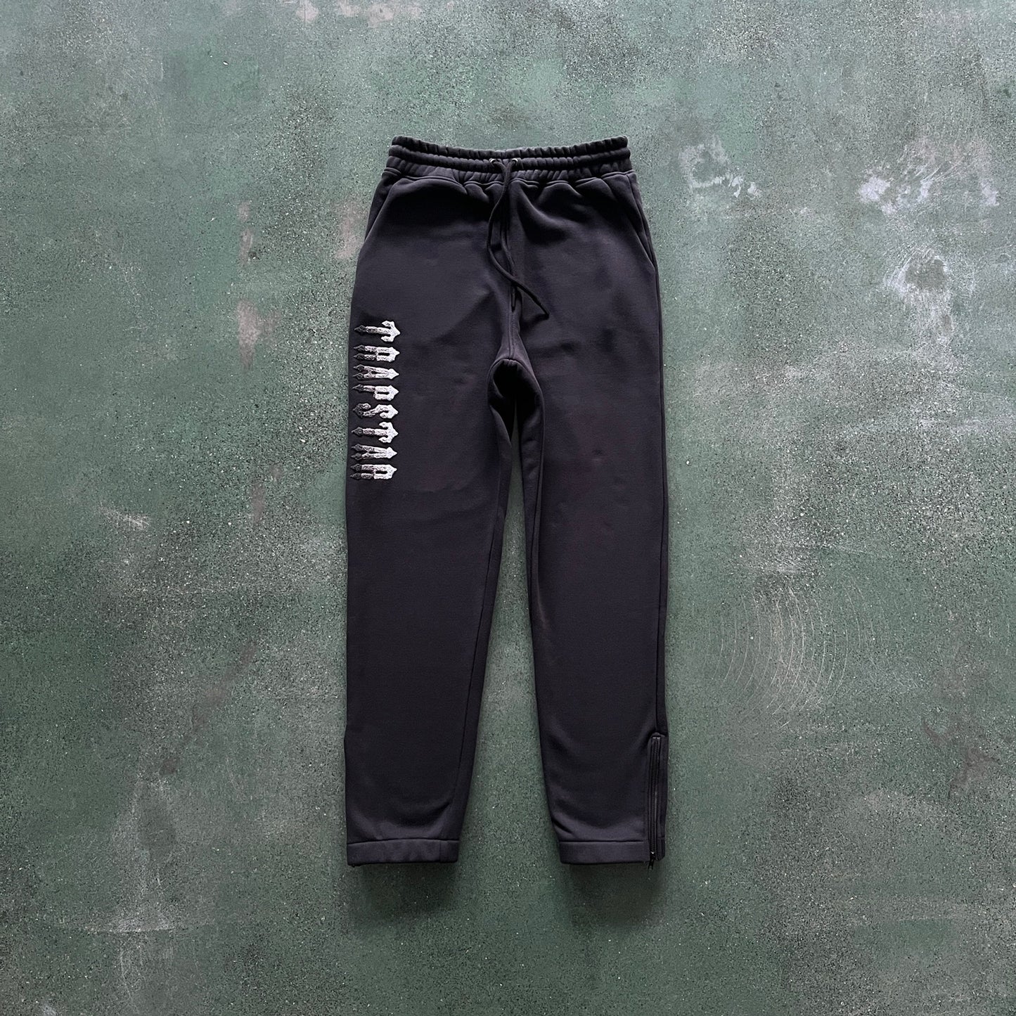 CHENILLE TRAPSTAR BLACK TRACKSUIT