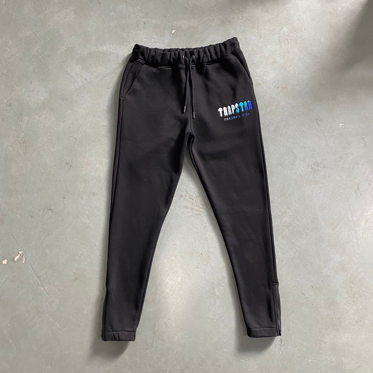 CHENILLE TRAPSTAR BLACK/BLUE TRACKSUIT 1.0