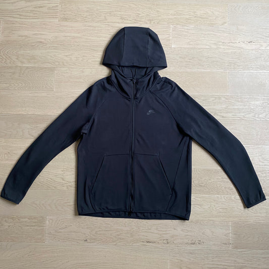 OLD SEASON BLACK NIKE TECH FLEECE