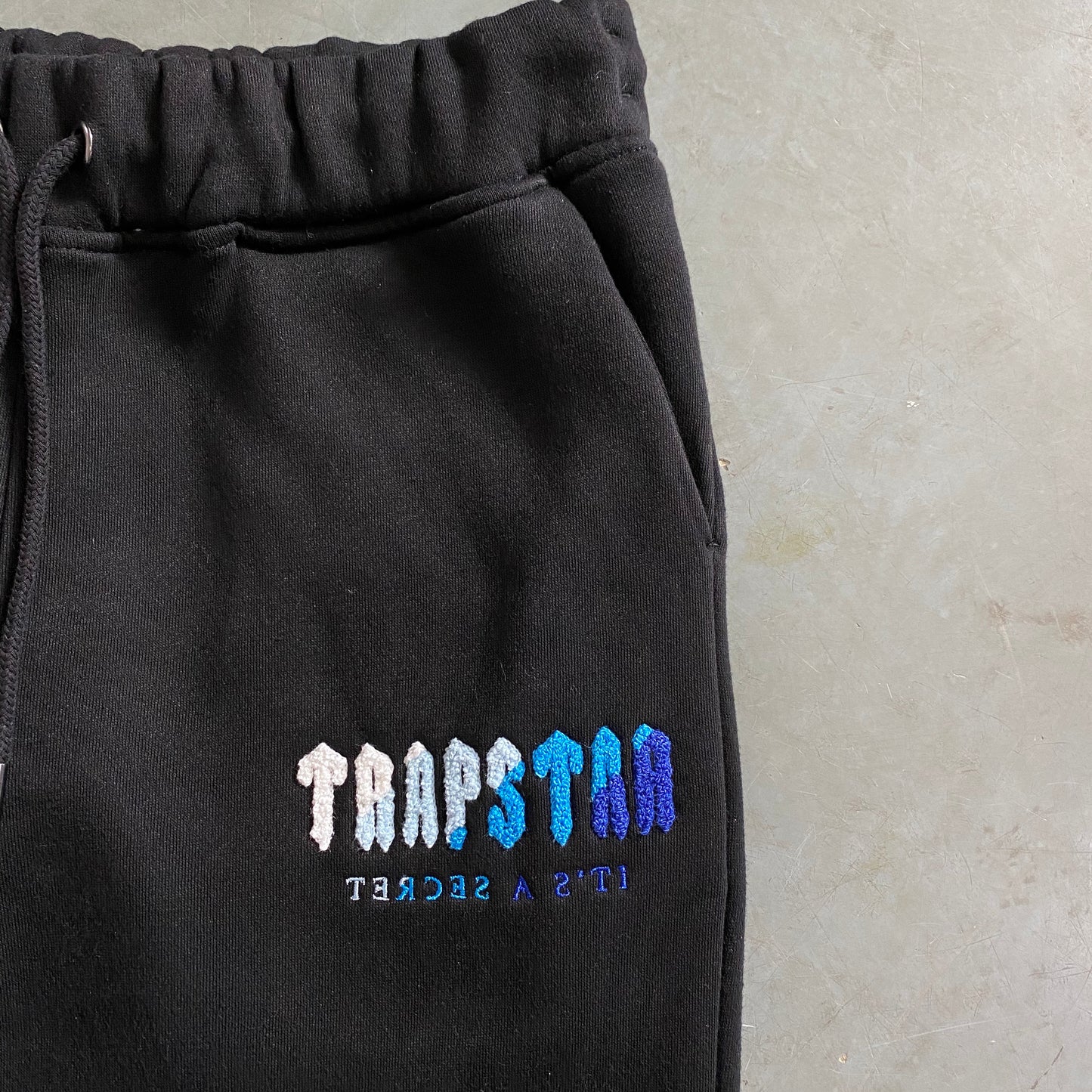 CHENILLE TRAPSTAR BLACK/BLUE TRACKSUIT 1.0