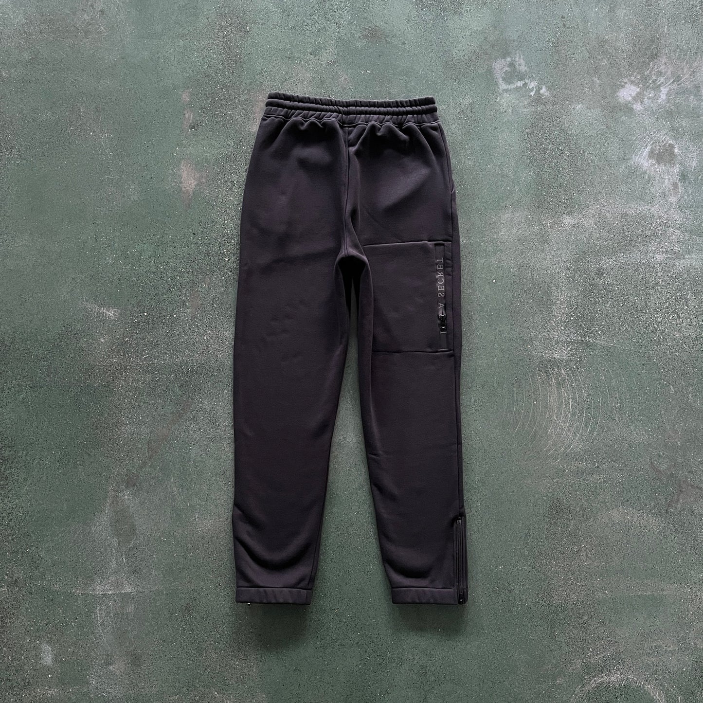 CHENILLE TRAPSTAR BLACK TRACKSUIT