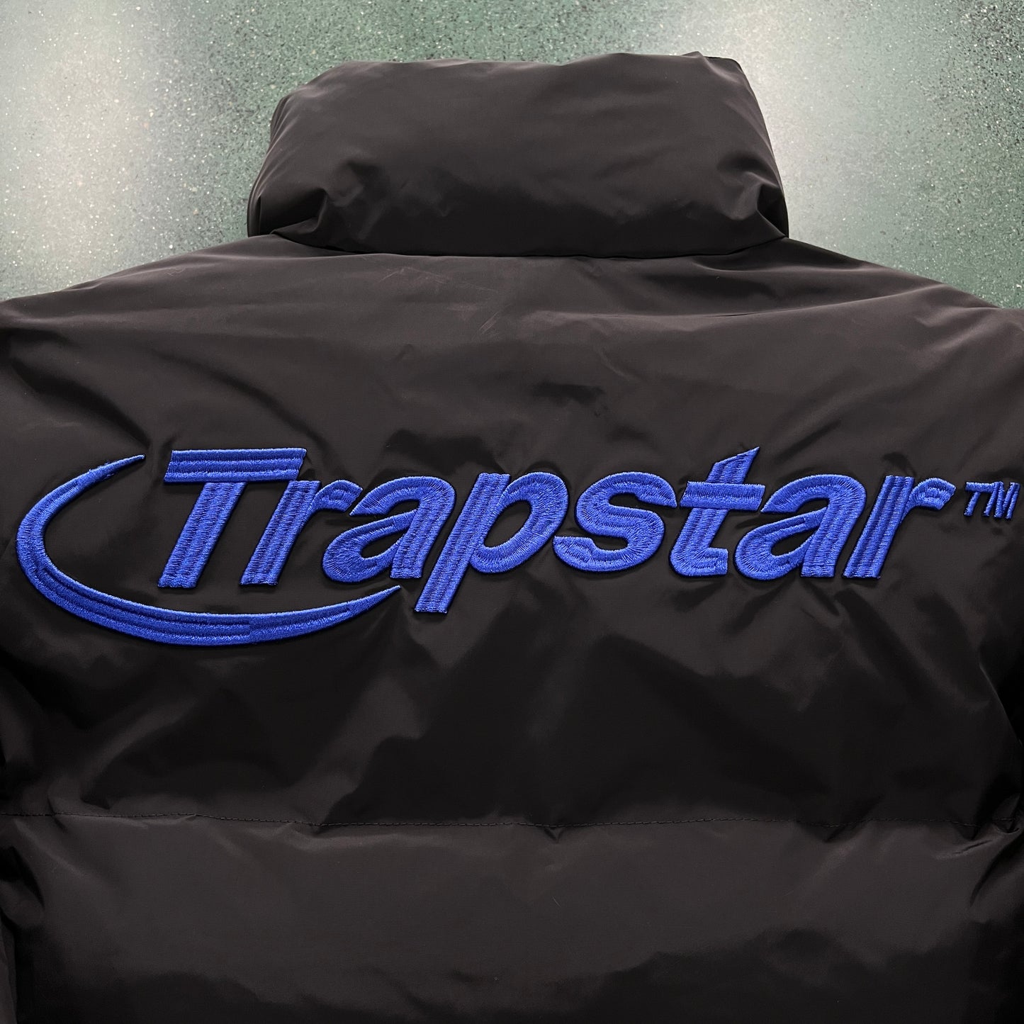 HYPERDRIVE PUFFER JACKET- BLACK