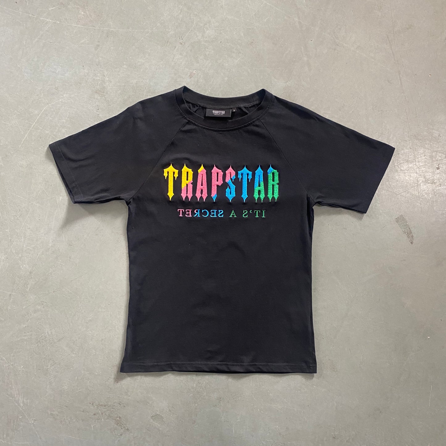 TRAPSTAR BLACK RAINBOW SUIT