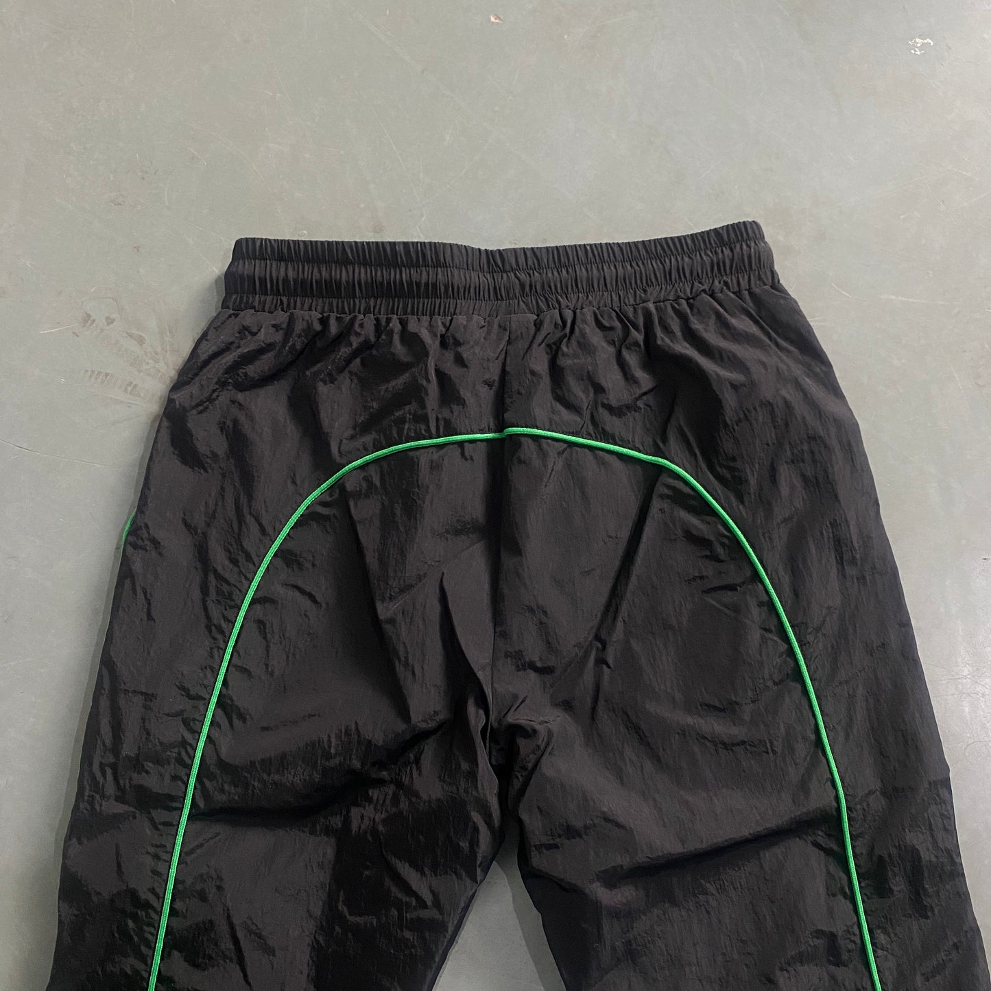 ARCH BLACK/GREEN SHELLSUIT
