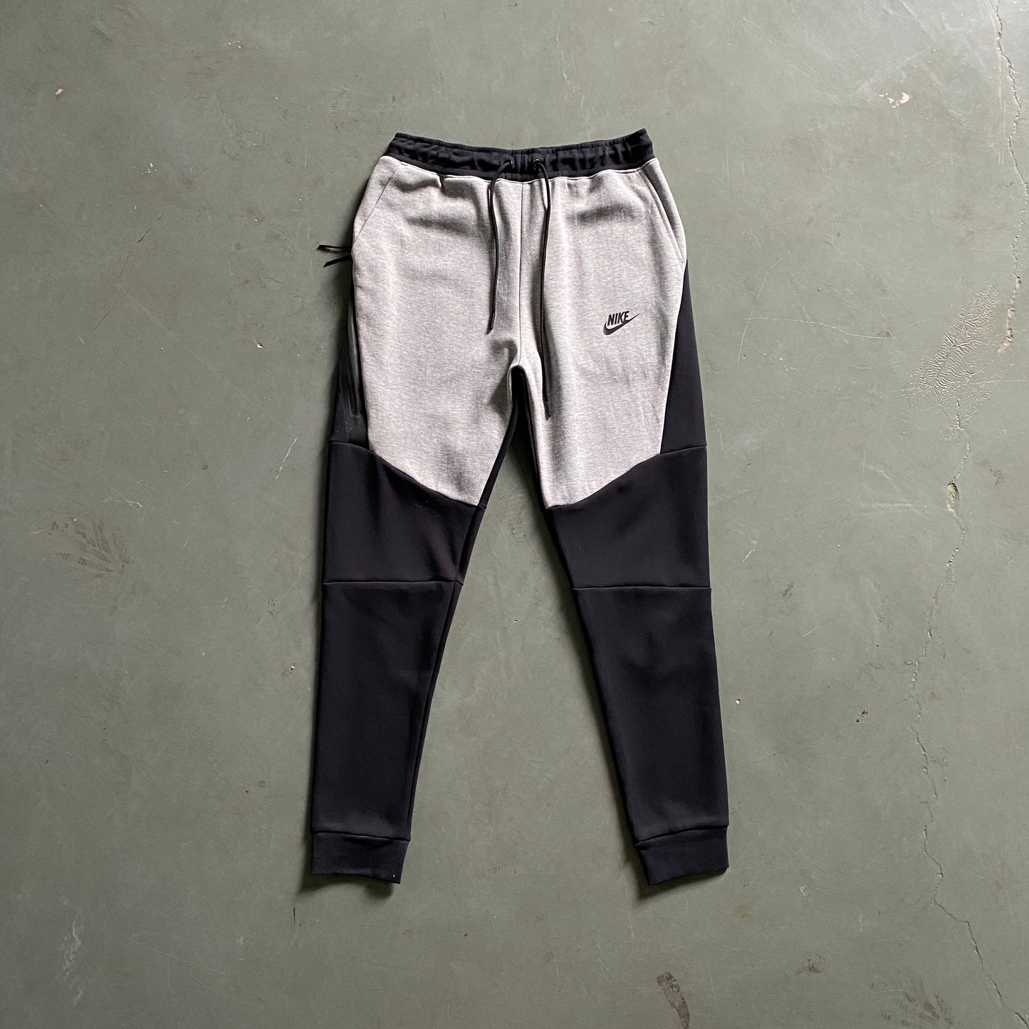 BLACK & LIGHT GREY NIKE TECH FLEECE