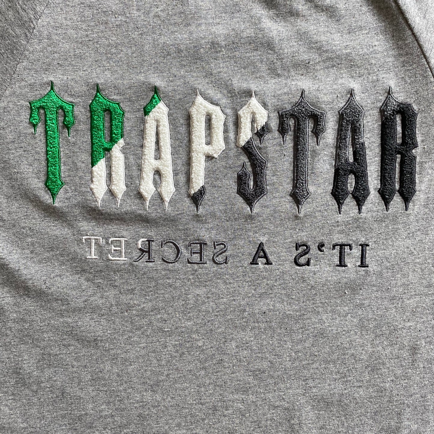 CHENILLE TRAPSTAR GREY/GREEN T-SHIRT