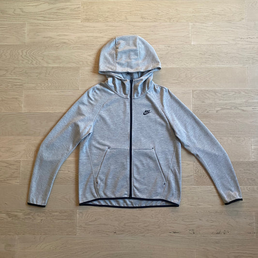 LIGHT GREY NIKE TECH FLEECE