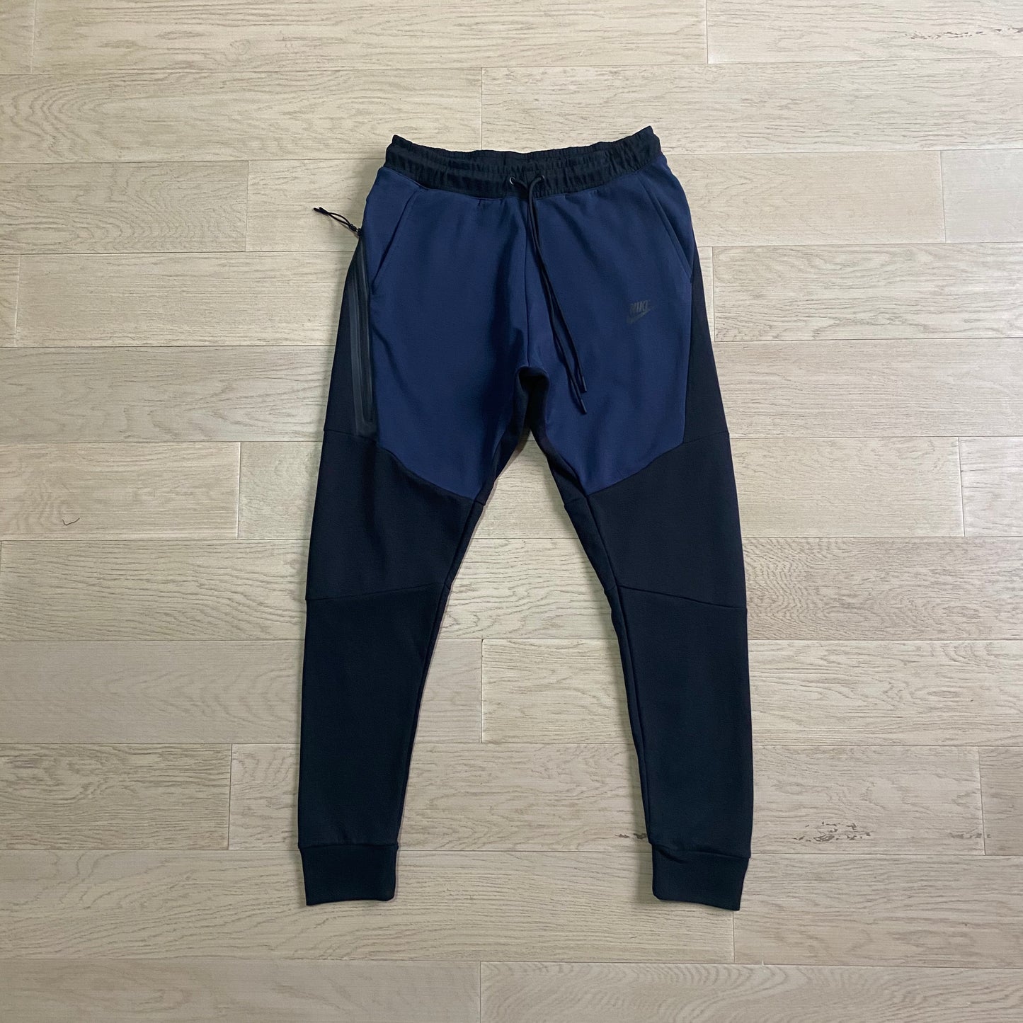 BLACK & NAVY NIKE TECH FLEECE