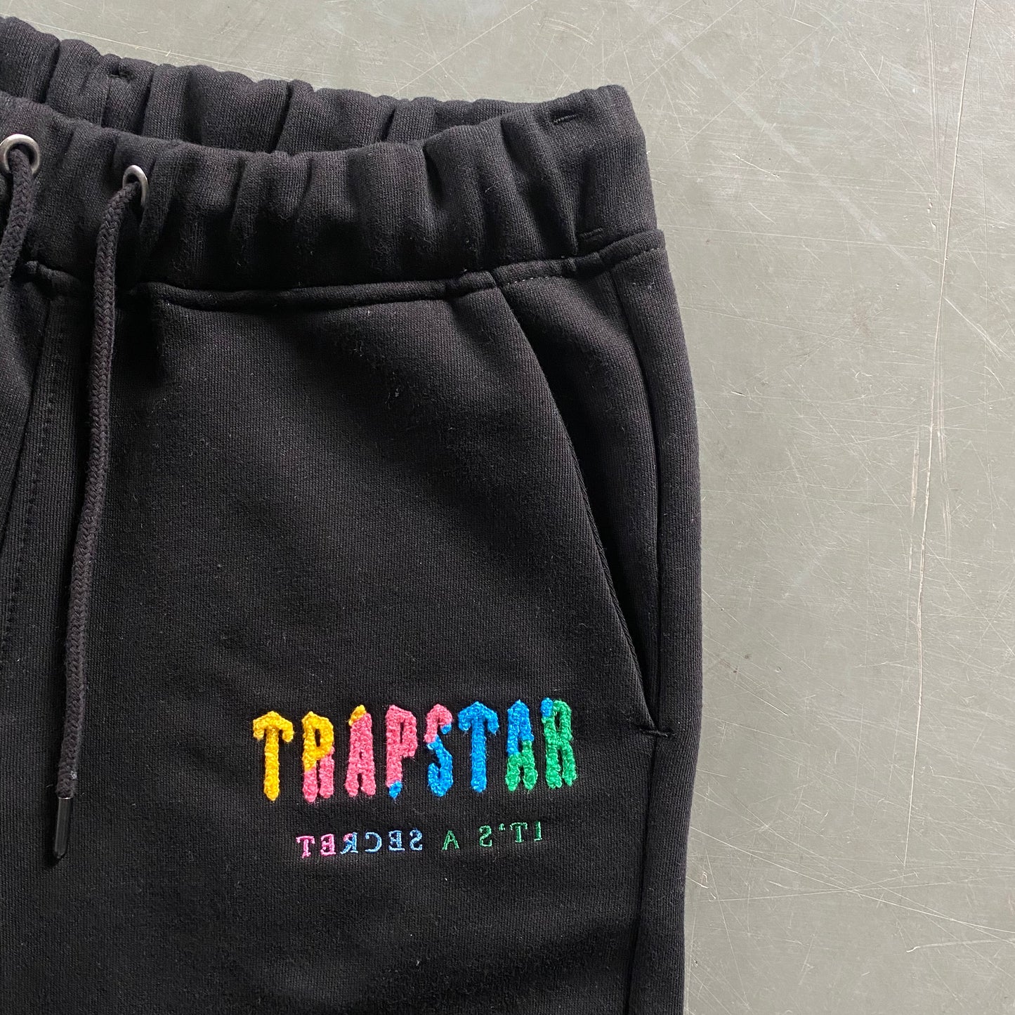 TRAPSTAR BLACK RAINBOW SUIT