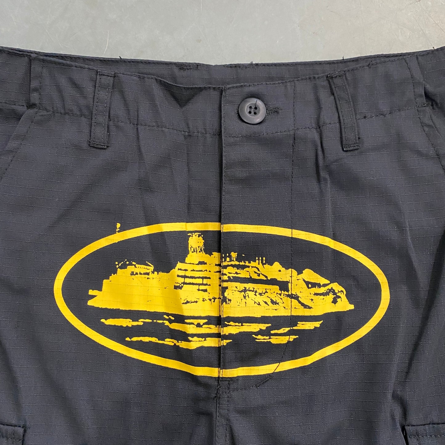 CORTEIZ BLACK/YELLOW CARGO SHORTS