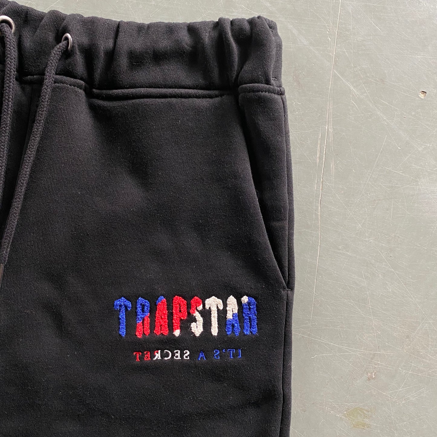 TRAPSTAR BLACK REVOLUTION SUIT