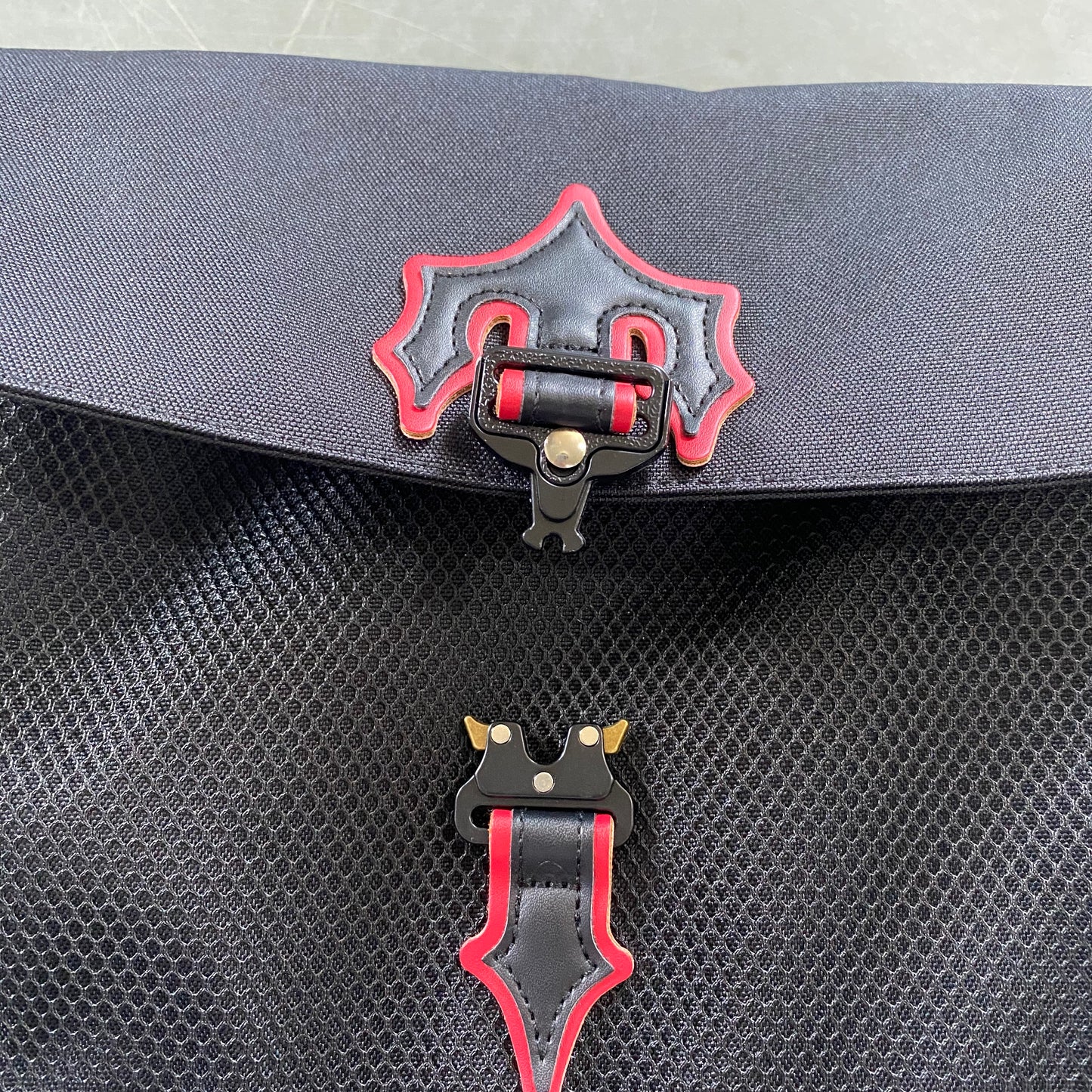TRAPSTAR BLACK/RED BAG
